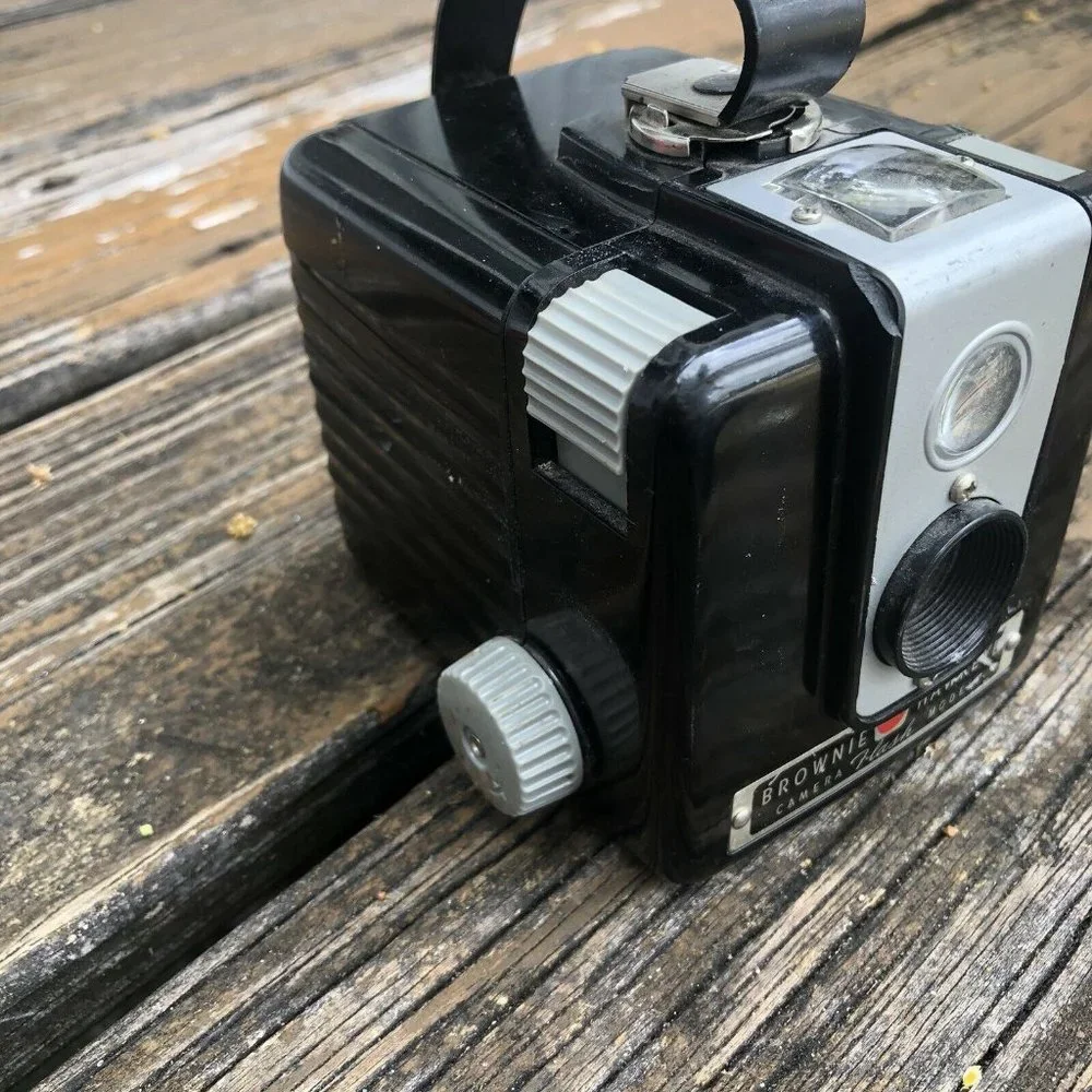 Kodak Brownie Hawkeye Camera Flash Model Black Silver Bakelite Vintage 50s